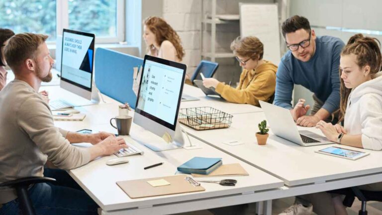 Czym lub kim jest persona? I do czego może się nam przydać!